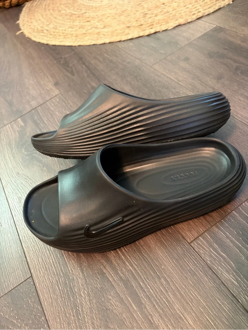 Nike ReactX Rejuven8 Slide Black Men Size 10 / Women’s 11 (UK9/EUR44) HV4479-001